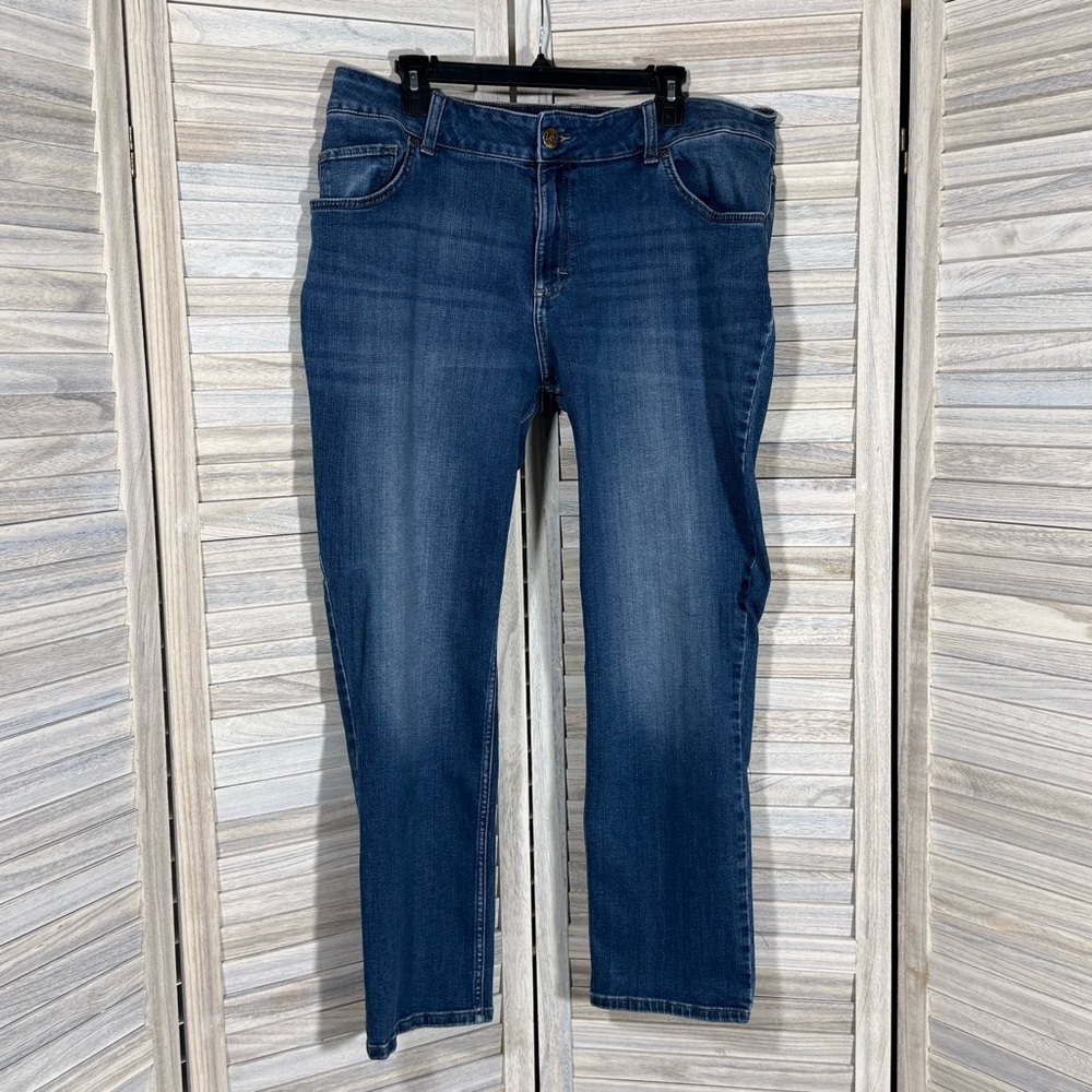 Lee Plus Size Women's Blue Distressed Mid-Rise Straight Leg Jeans 18W